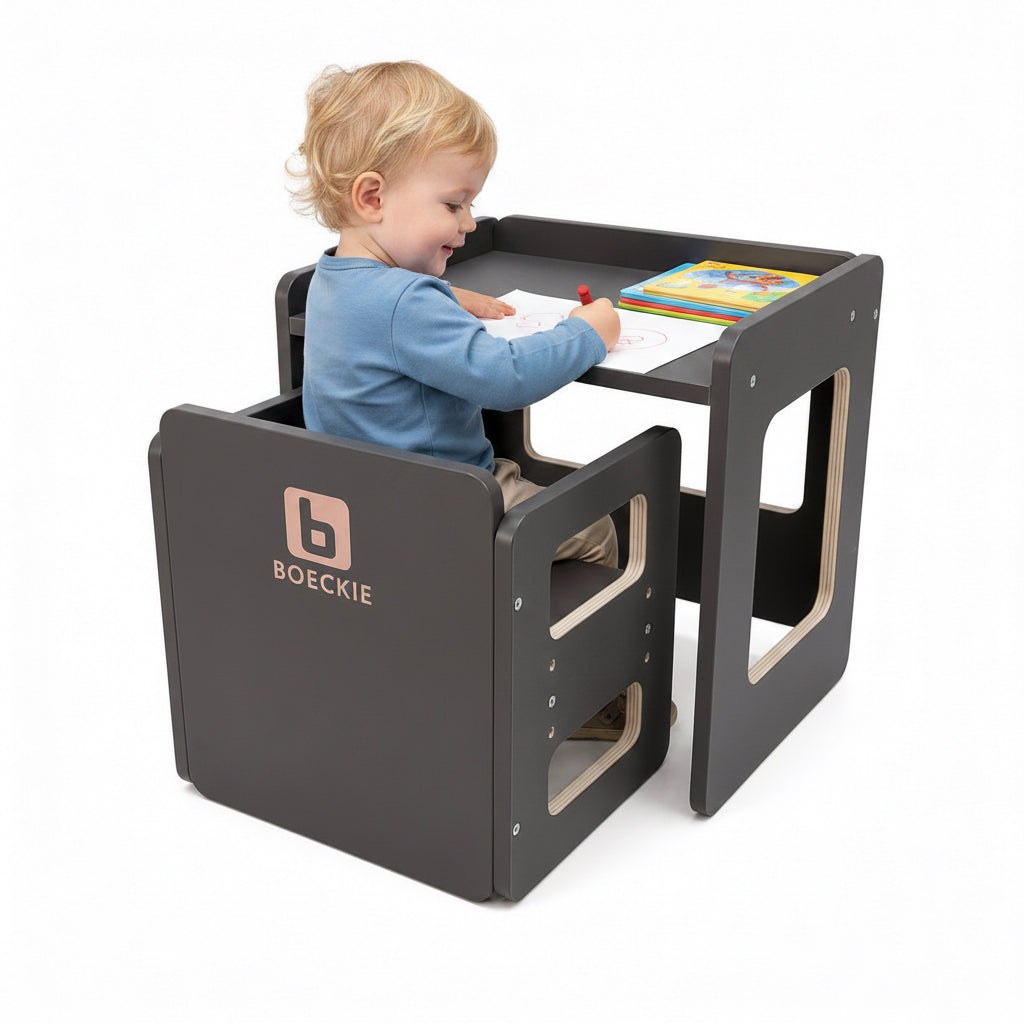 Montessori speeltafel voor kind van 1 jaar in sfeervolle kinderkamer