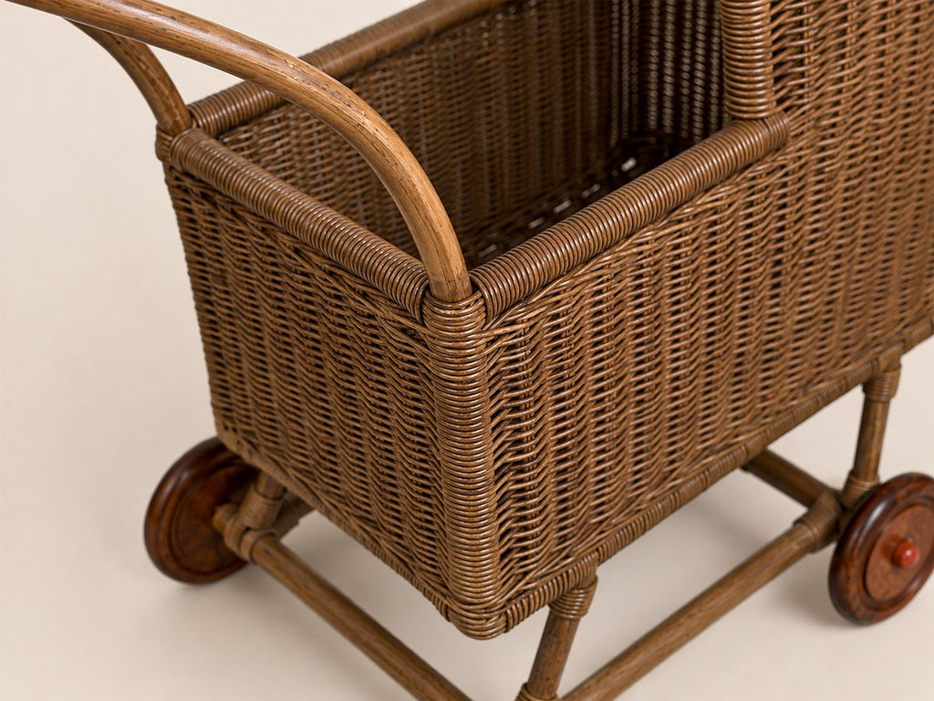 BOECKIE Retro Poppenwagen Donkerbruin – Rotan & Hout – 70 × 34 × 67 cm